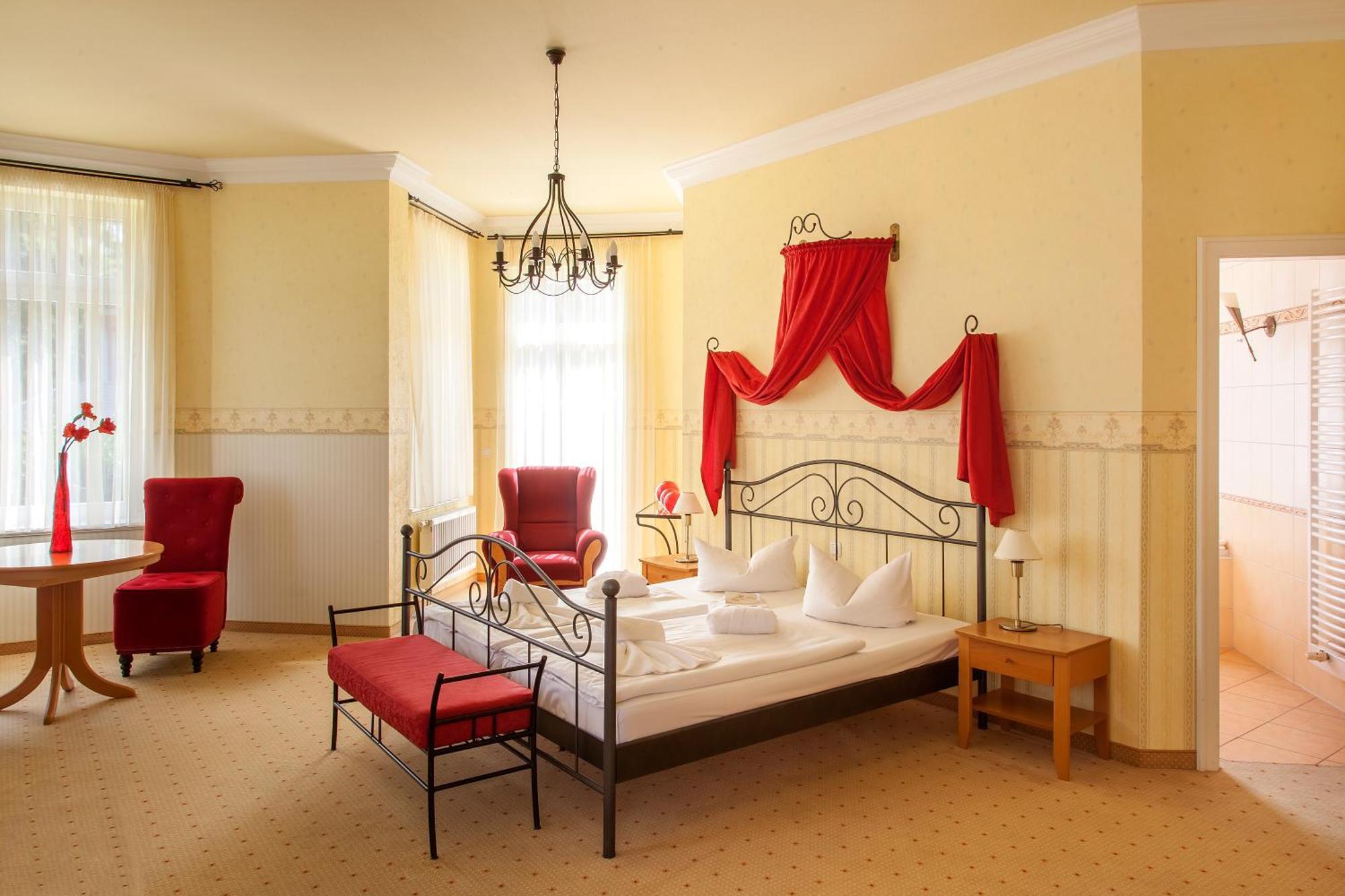 Ostseehotel Villen Im Park - Ein Rovell Hotel Heringsdorf  Bagian luar foto
