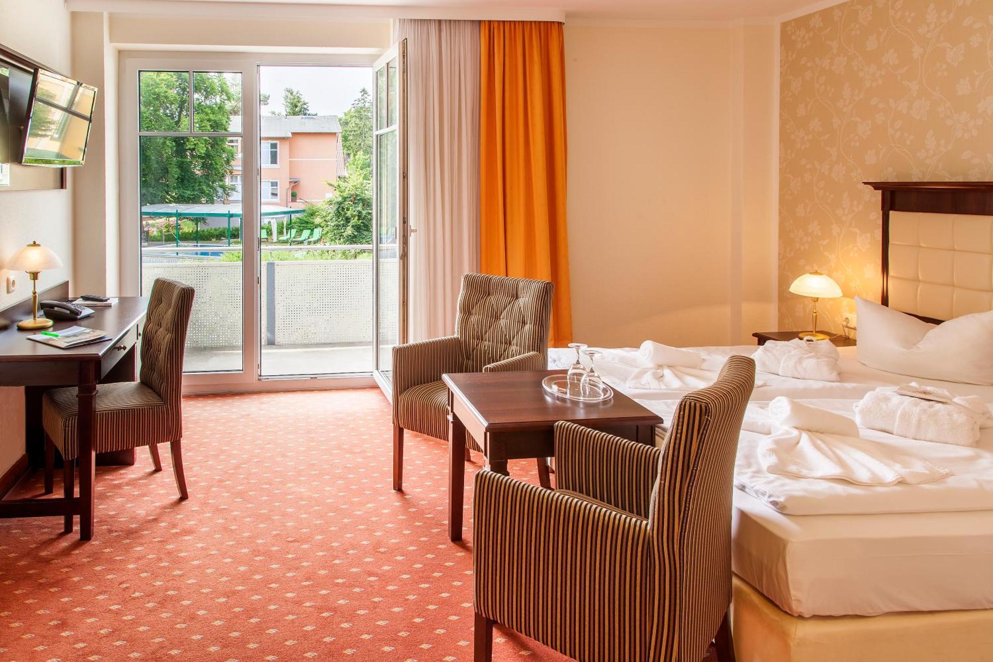 Ostseehotel Villen Im Park - Ein Rovell Hotel Heringsdorf  Bagian luar foto